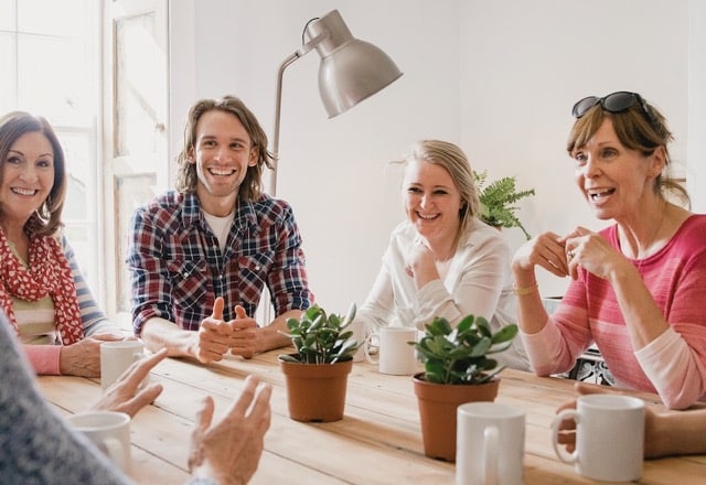 Das Bild zeigt eine Personengruppe und dient als Vorschaubild für einen Blogbeitrag.