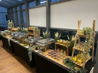 Das Bild zeigt vegane Speisen.