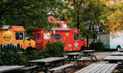 Das Bild zeigt Street Food Anbieter.