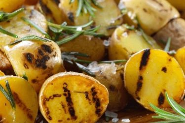 Das Bild zeigt Grill-Kartoffeln für das BBQ-Eventcatering.